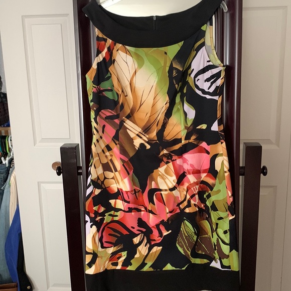Dresses & Skirts - Flattering Dress Size 12